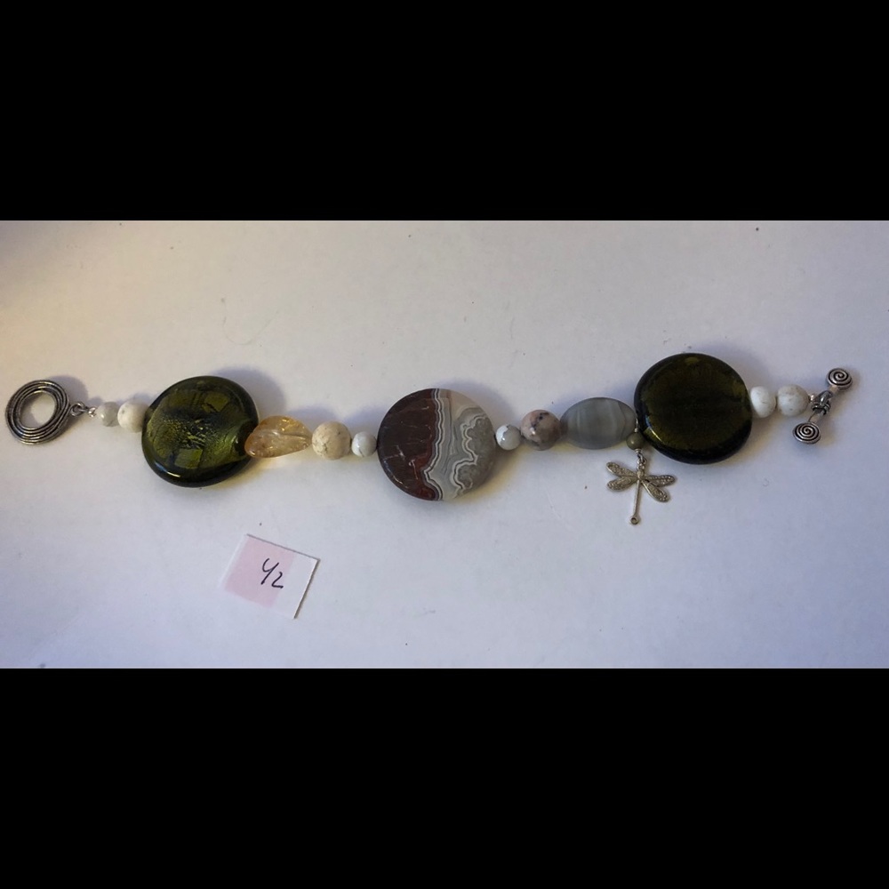 Green shimmer stone bead bracelet w dragonfly (42)